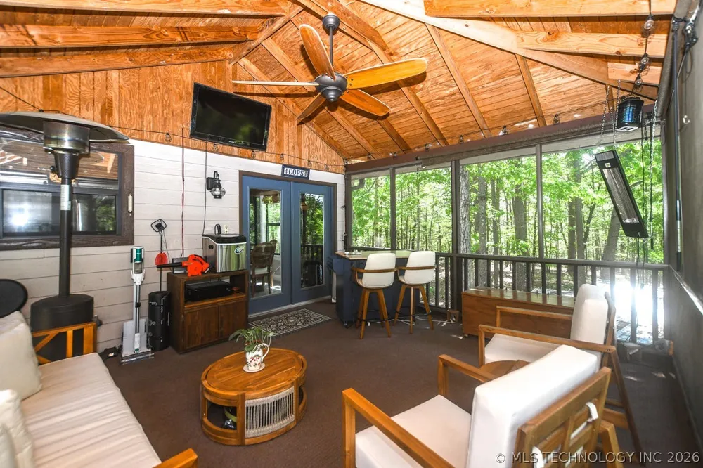 2548 Pine Tree Drive Kansas, OK 74347
