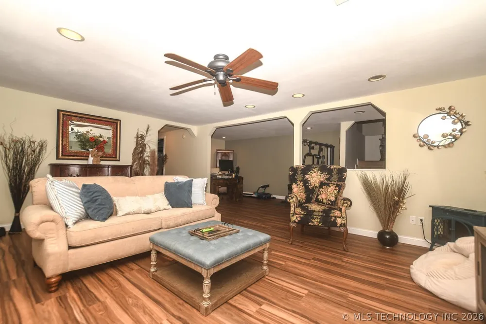 2548 Pine Tree Drive Kansas, OK 74347