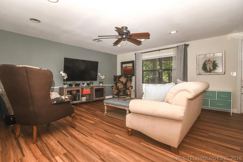 2548 Pine Tree Drive Kansas, OK 74347