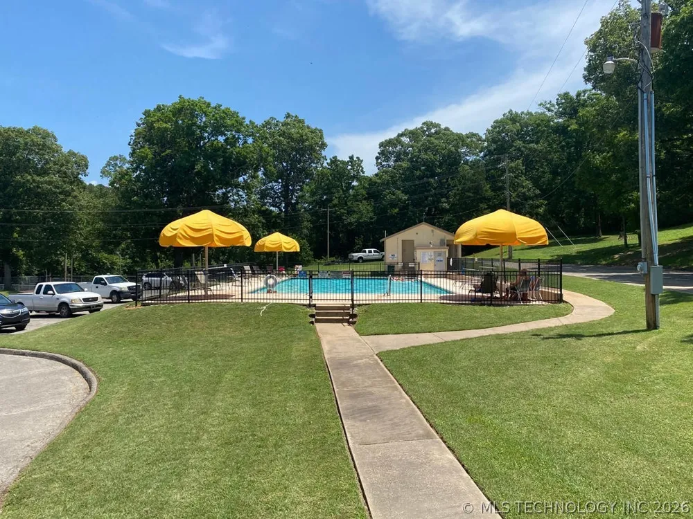 2548 Pine Tree Drive Kansas, OK 74347