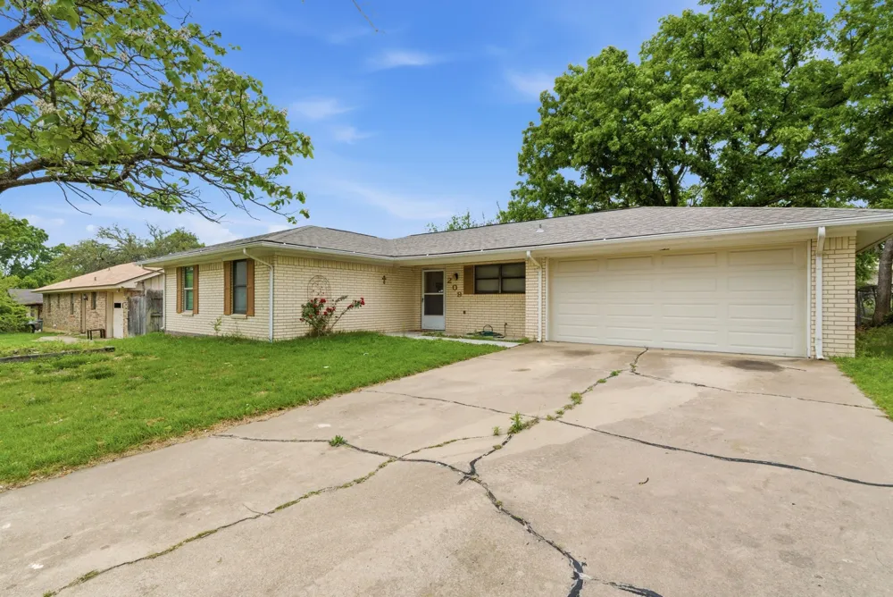 209 Moonlight- Trail Stephenville, TX 76401