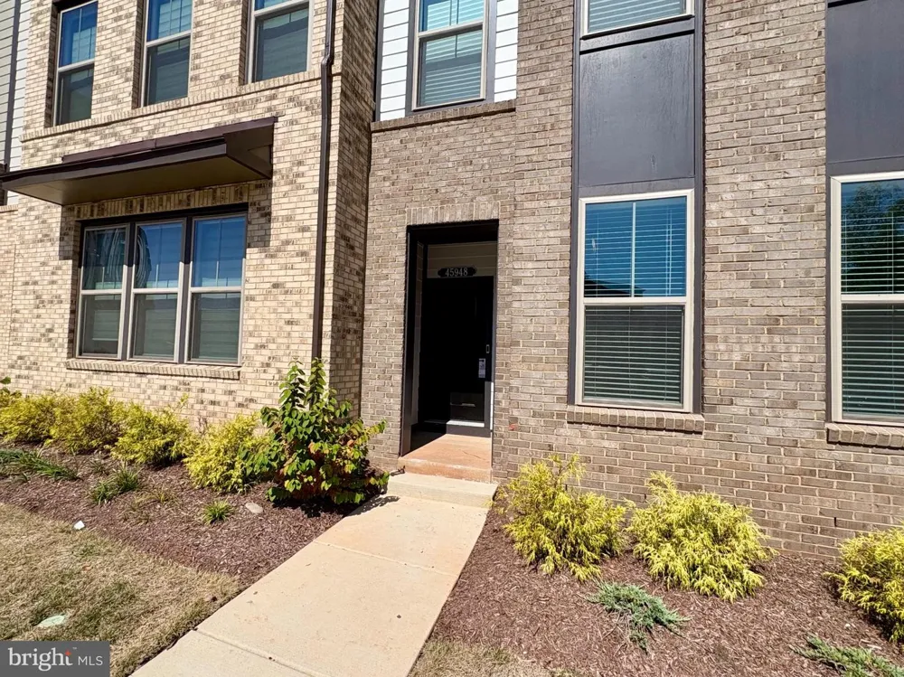 45948 SWALLOW TERRACE Sterling, VA 20165
