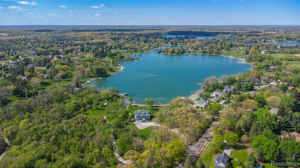 10195 Bennett Lake Road Tyrone Township, MI 48430