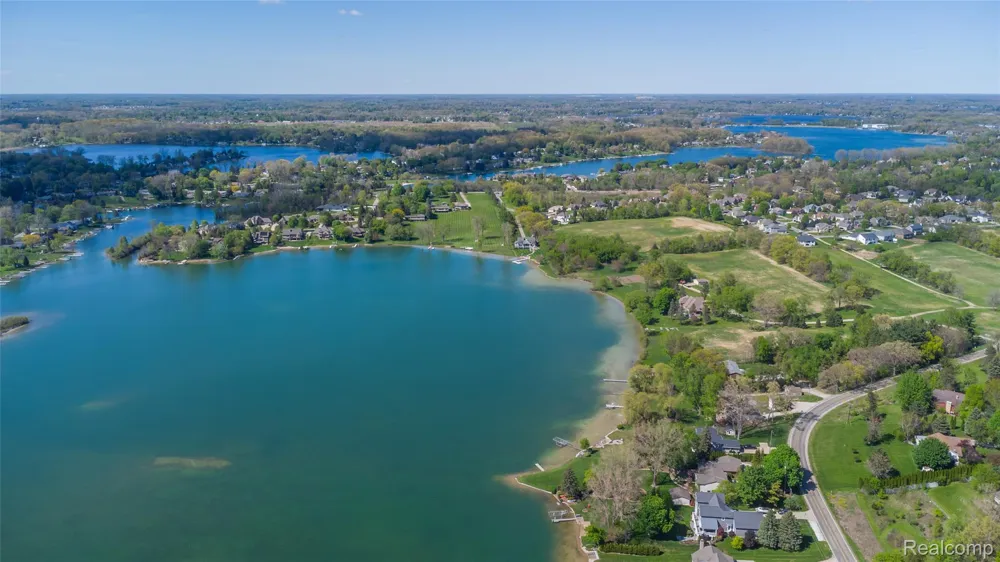 10195 Bennett Lake Road Tyrone Township, MI 48430