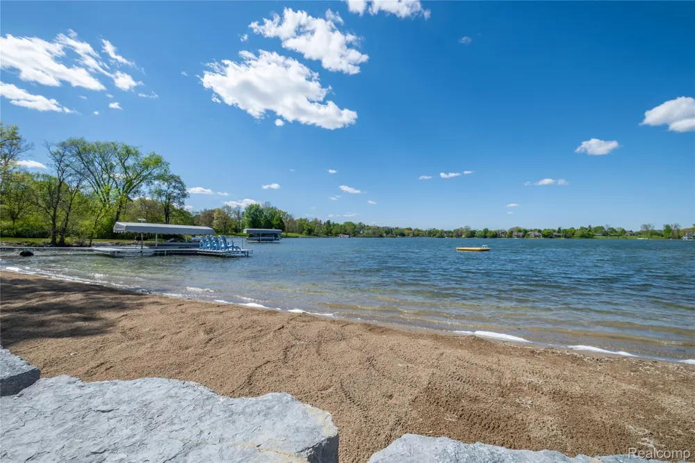 10195 Bennett Lake Road Tyrone Township, MI 48430