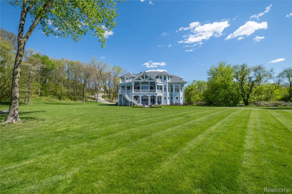 10195 Bennett Lake Road Tyrone Township, MI 48430