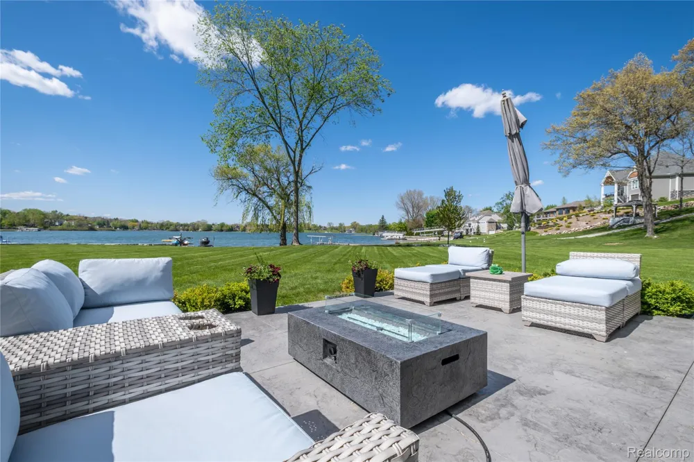 10195 Bennett Lake Road Tyrone Township, MI 48430
