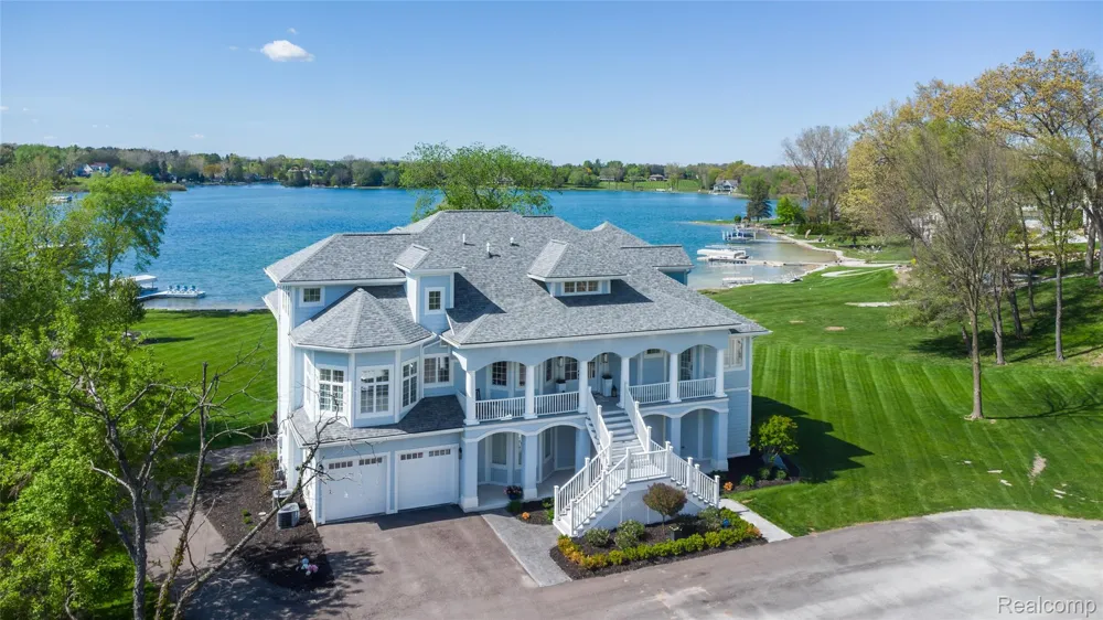 10195 Bennett Lake Road Tyrone Township, MI 48430