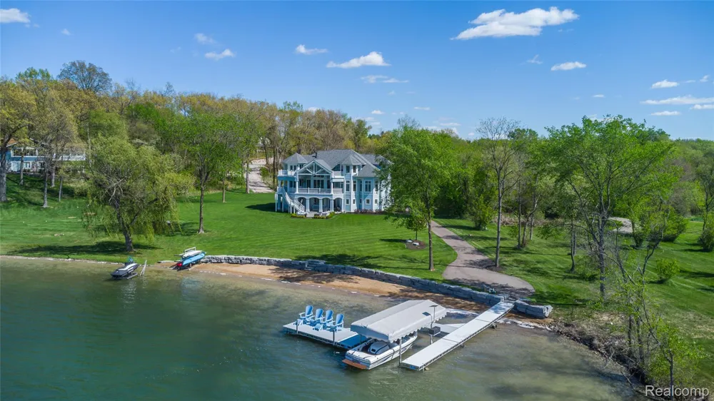 10195 Bennett Lake Road Tyrone Township, MI 48430