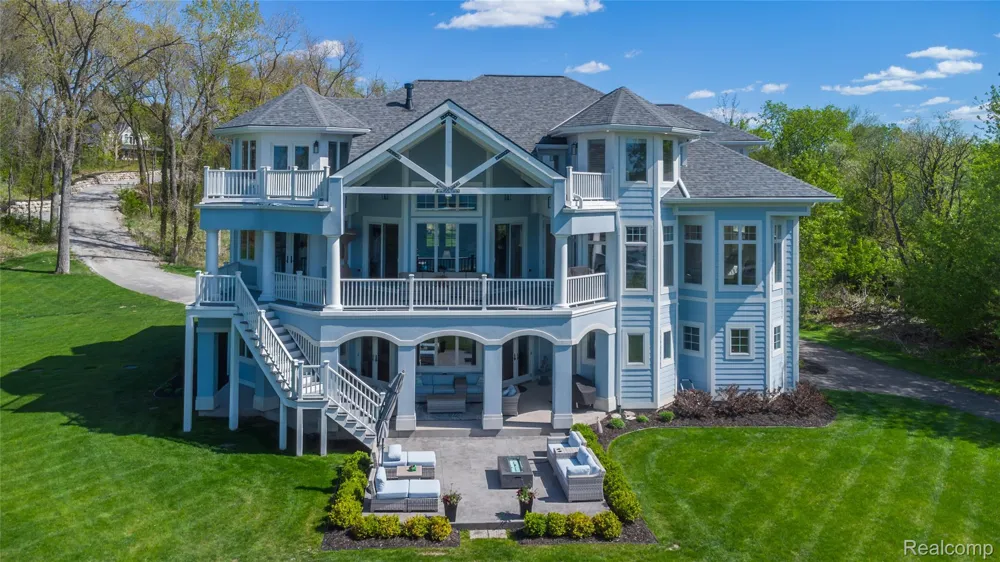 10195 Bennett Lake Road Tyrone Township, MI 48430