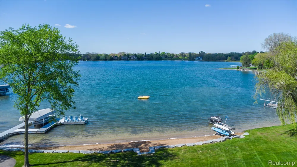 10195 Bennett Lake Road Tyrone Township, MI 48430