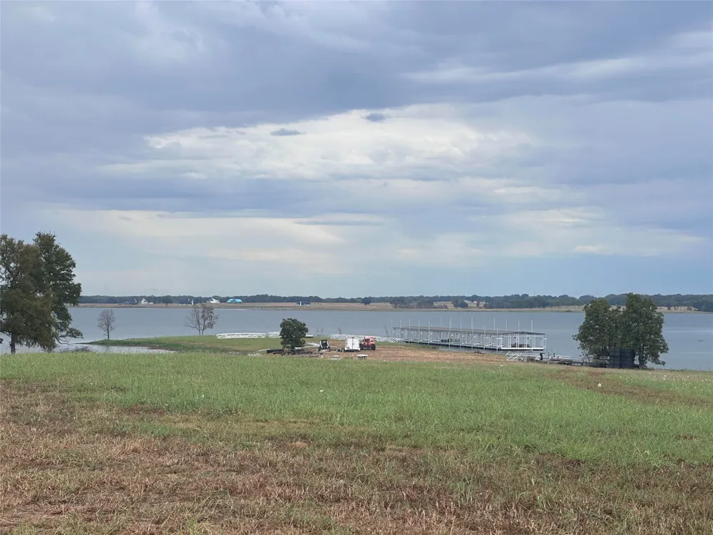 220 Lakeshore Lane Windom, TX 75492