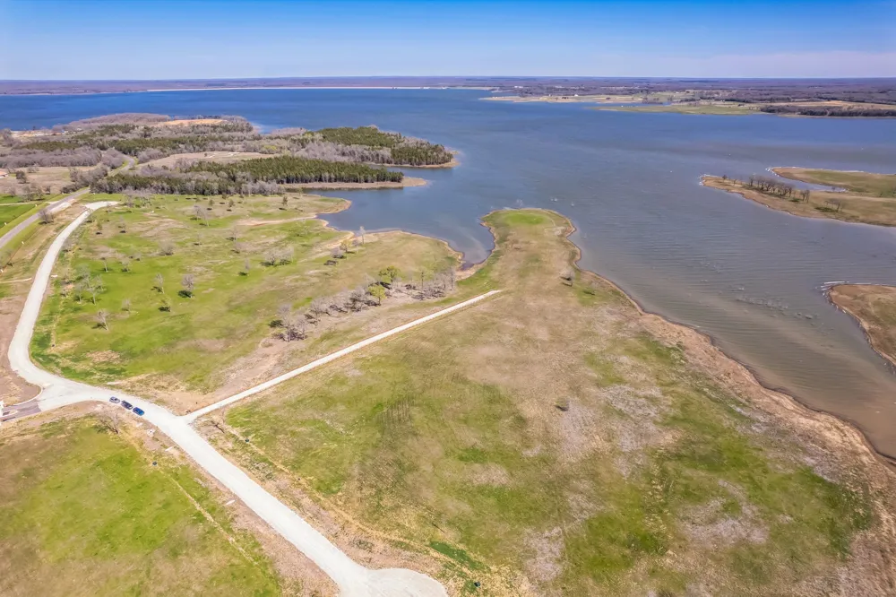 220 Lakeshore Lane Windom, TX 75492