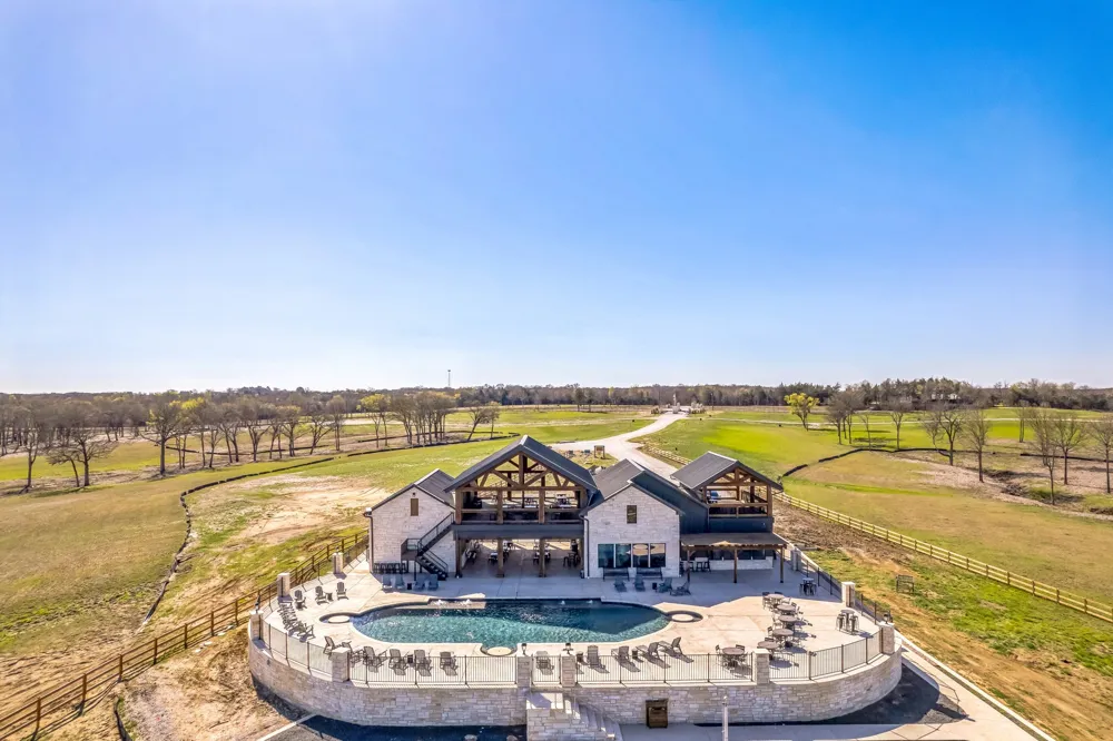 220 Lakeshore Lane Windom, TX 75492