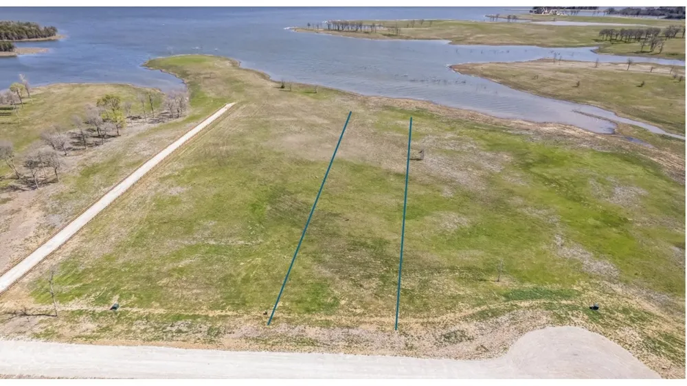 220 Lakeshore Lane Windom, TX 75492