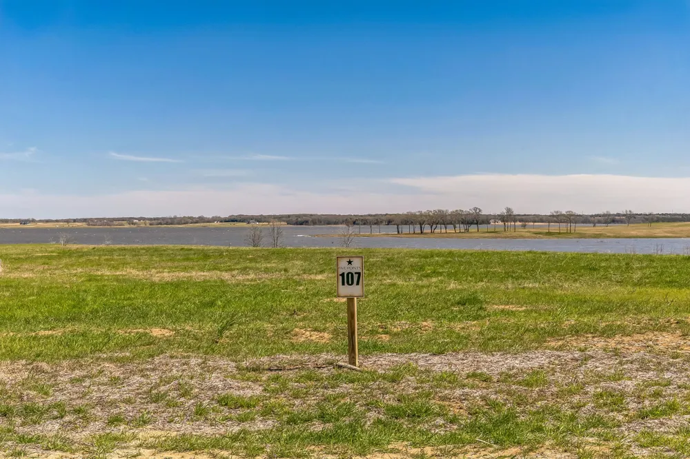220 Lakeshore Lane Windom, TX 75492