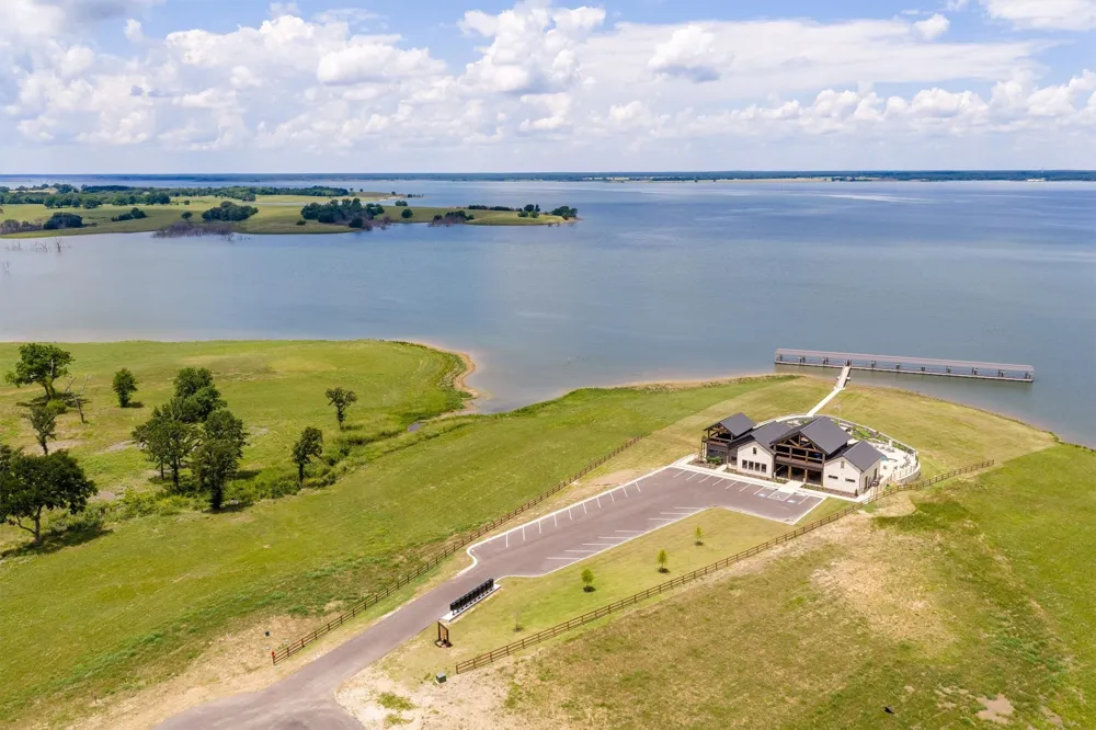 220 Lakeshore Lane Windom, TX 75492