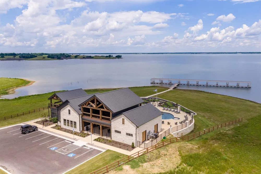 220 Lakeshore Lane Windom, TX 75492