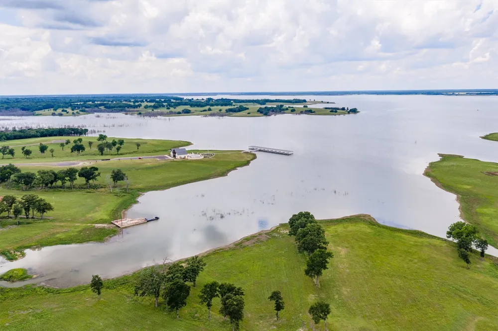 220 Lakeshore Lane Windom, TX 75492