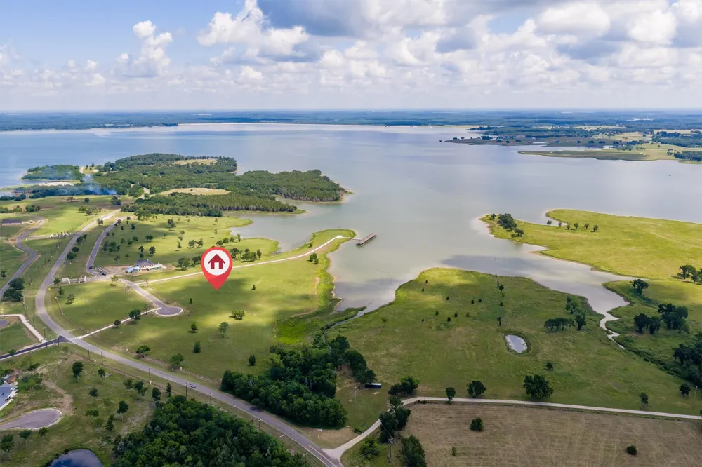 220 Lakeshore Lane Windom, TX 75492