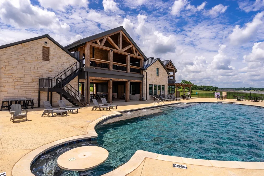 220 Lakeshore Lane Windom, TX 75492