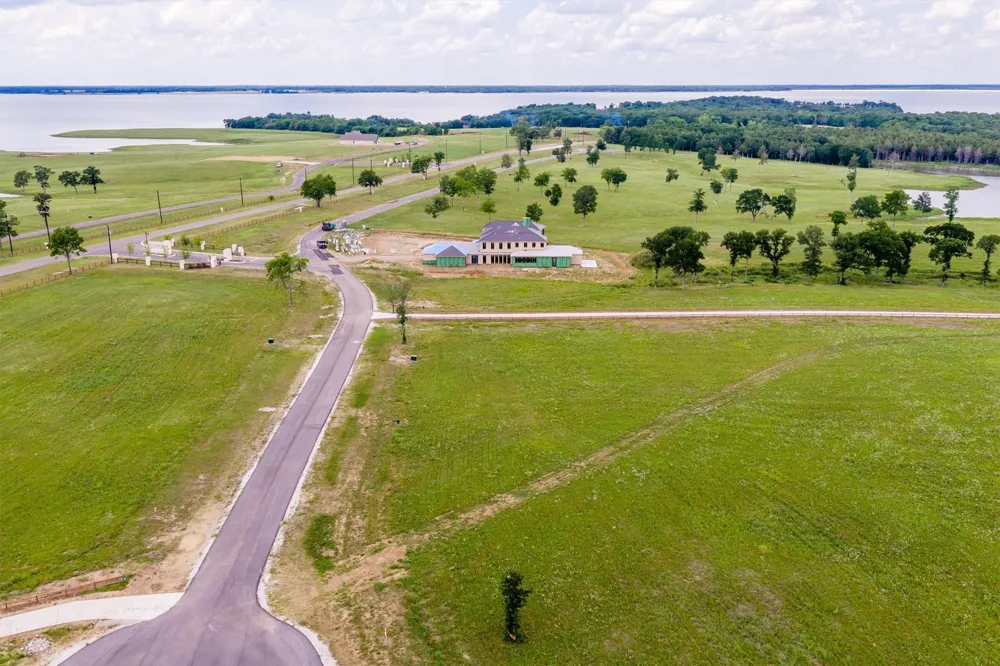 220 Lakeshore Lane Windom, TX 75492