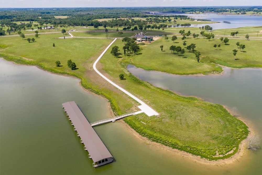 220 Lakeshore Lane Windom, TX 75492