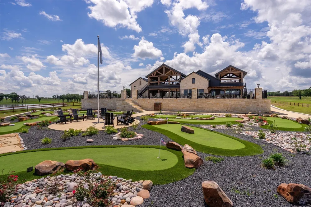 220 Lakeshore Lane Windom, TX 75492