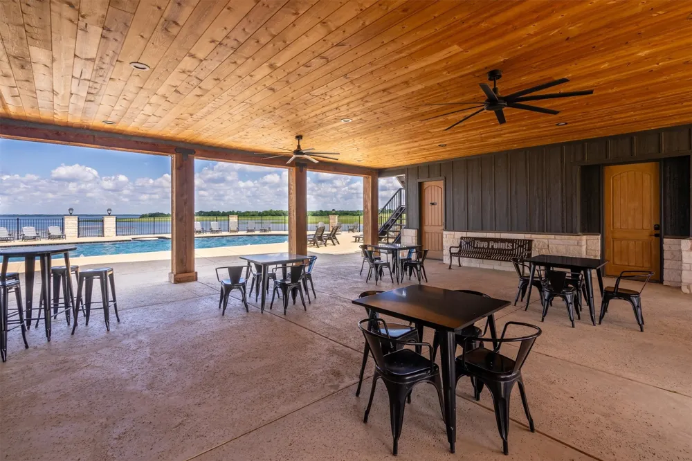 220 Lakeshore Lane Windom, TX 75492
