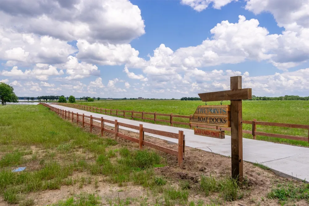 220 Lakeshore Lane Windom, TX 75492