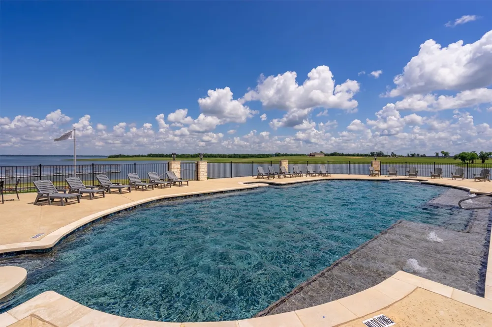 220 Lakeshore Lane Windom, TX 75492