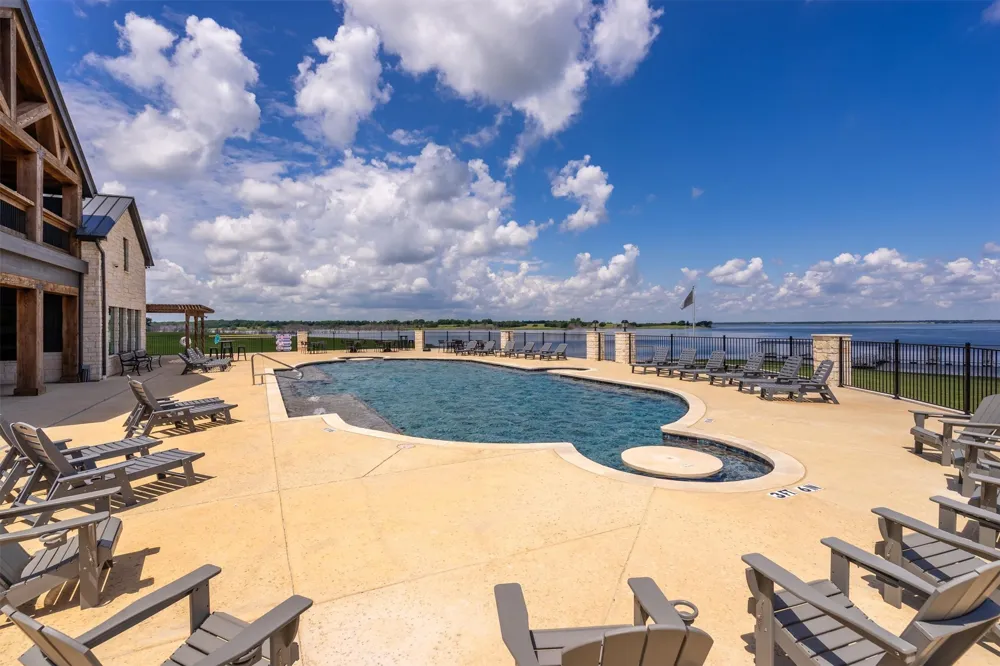 220 Lakeshore Lane Windom, TX 75492