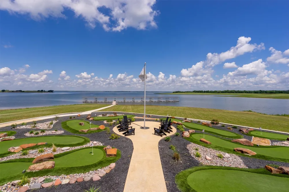 220 Lakeshore Lane Windom, TX 75492