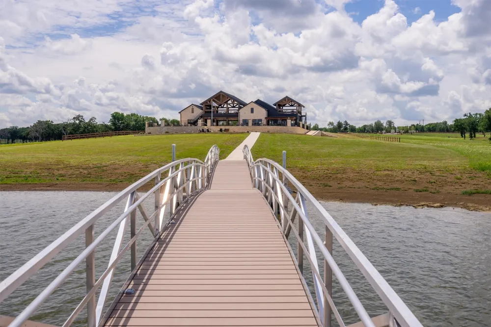 220 Lakeshore Lane Windom, TX 75492