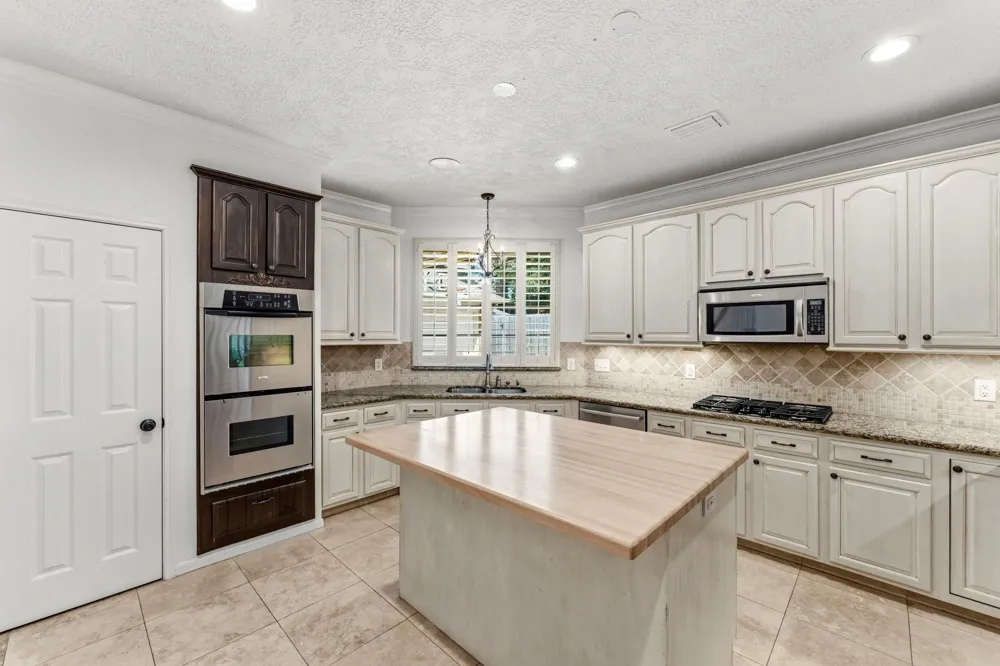 26 Shady Pond Place The Woodlands, TX 77382