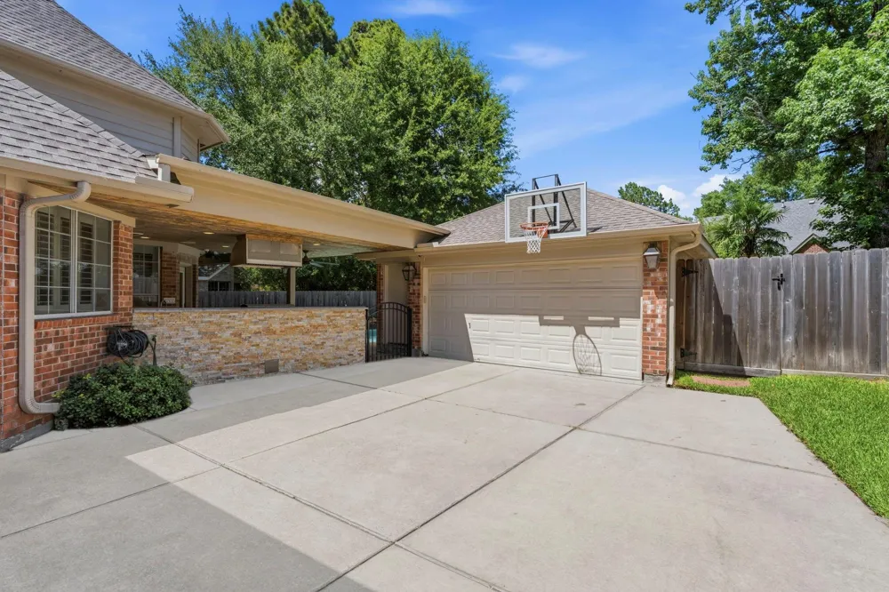 26 Shady Pond Place The Woodlands, TX 77382