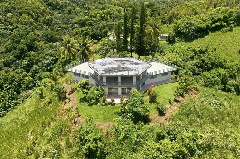 988 KM 1.5 Luquillo, PR 00773