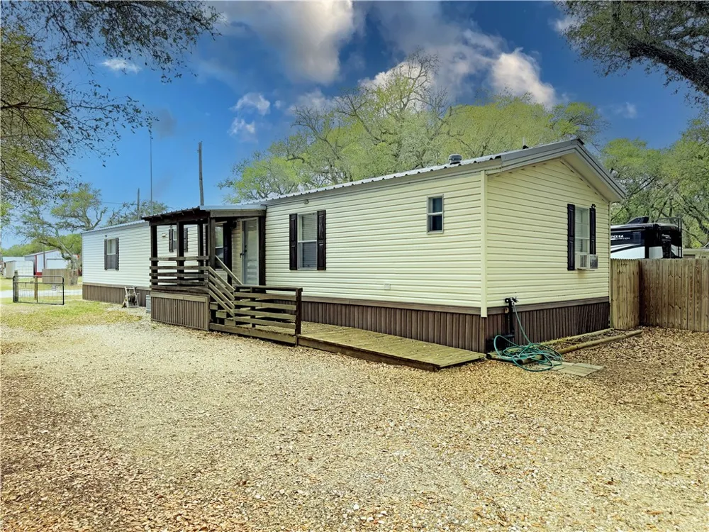 17 Farmers Circle Fulton, TX 78358