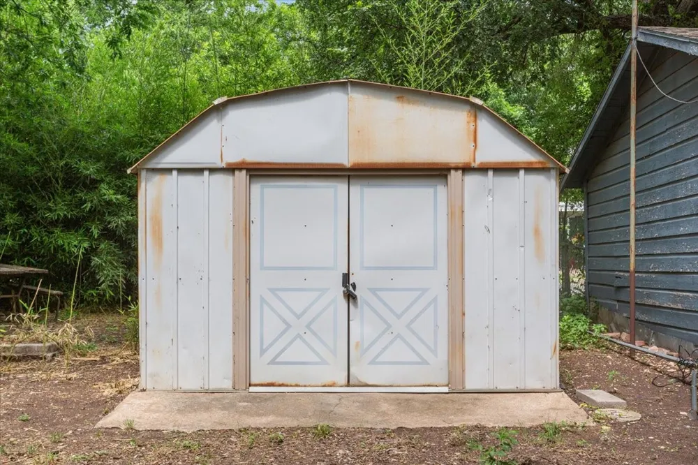 802 Avenue A Valley Mills, TX 76689