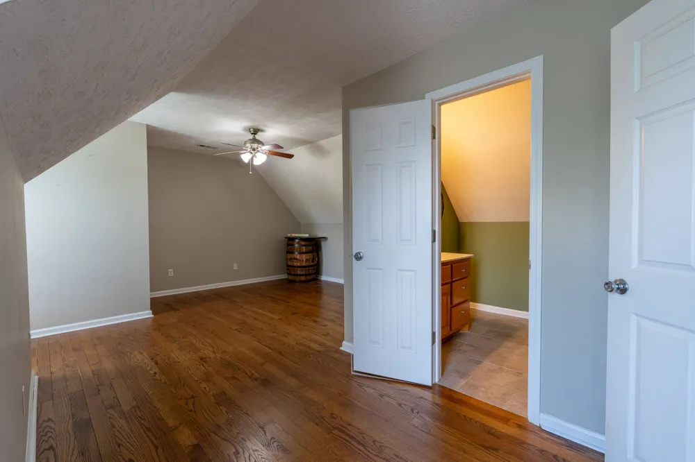 387 Center Point Dr Summertown, TN 38483