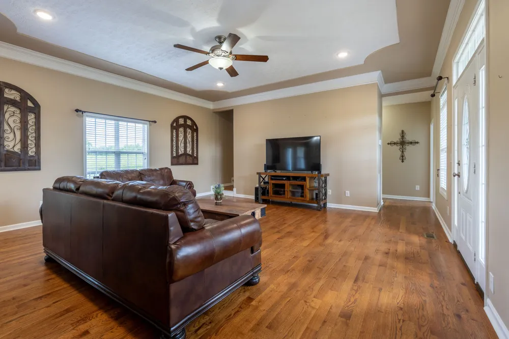 387 Center Point Dr Summertown, TN 38483