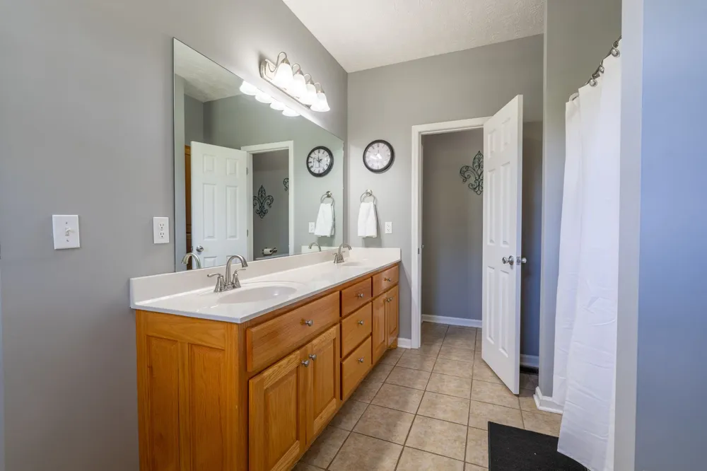 387 Center Point Dr Summertown, TN 38483