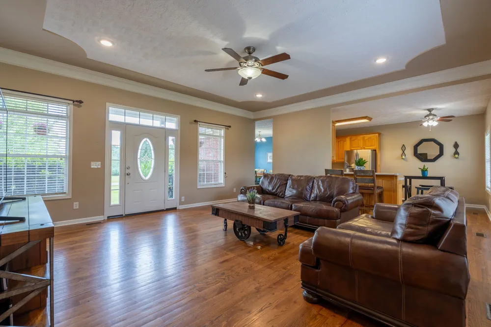 387 Center Point Dr Summertown, TN 38483