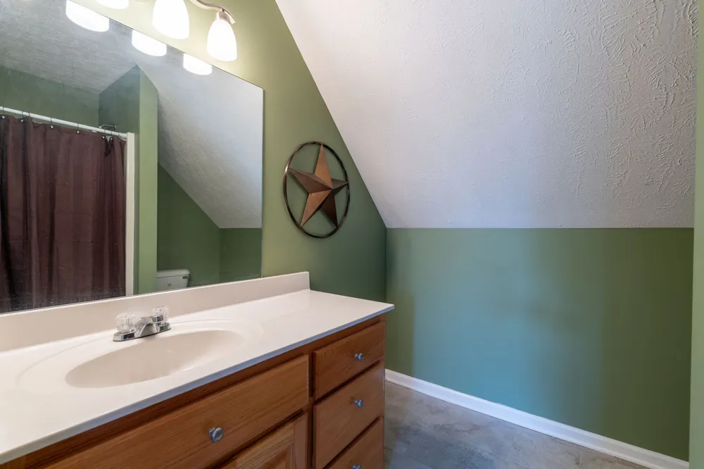 387 Center Point Dr Summertown, TN 38483