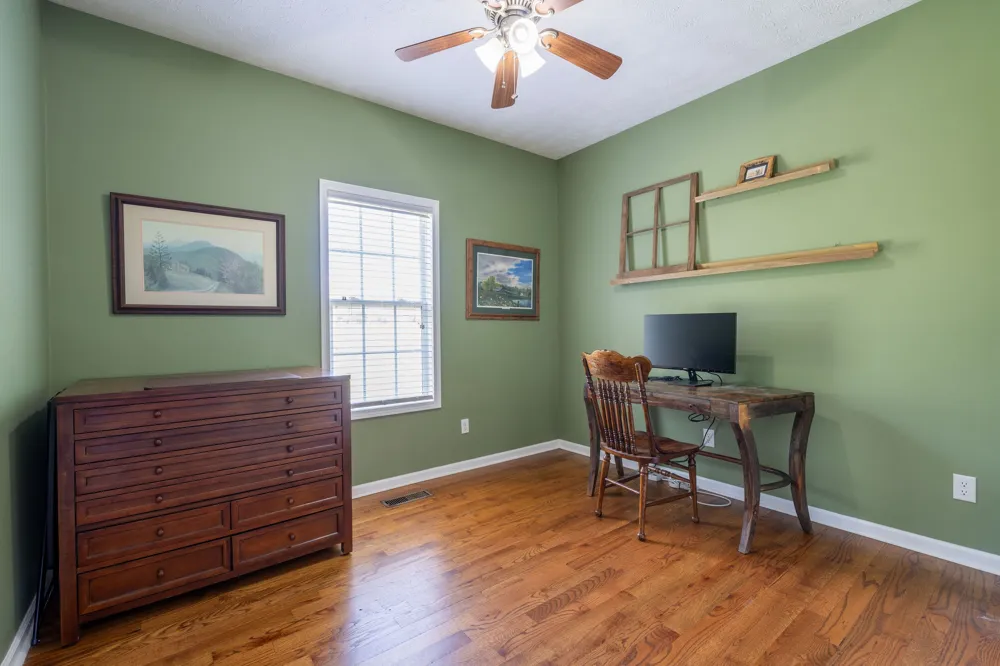 387 Center Point Dr Summertown, TN 38483