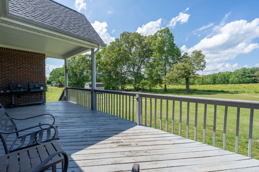 387 Center Point Dr Summertown, TN 38483