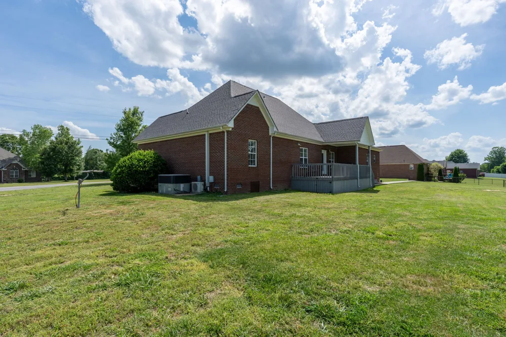 387 Center Point Dr Summertown, TN 38483