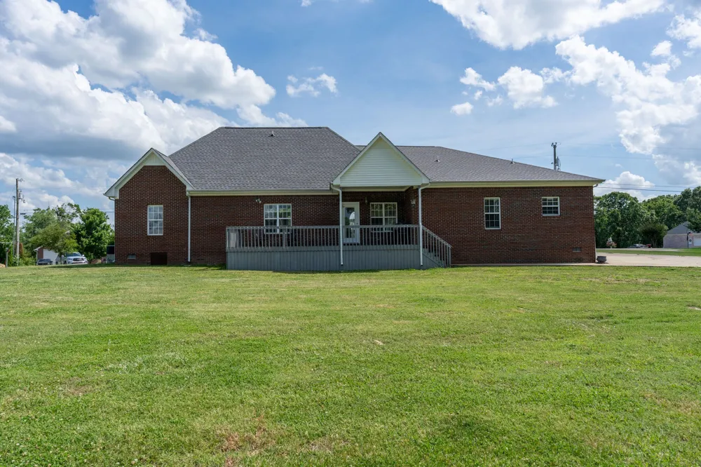 387 Center Point Dr Summertown, TN 38483