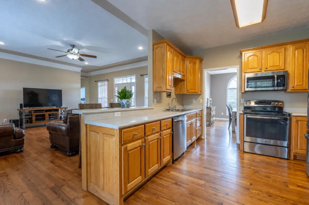 387 Center Point Dr Summertown, TN 38483