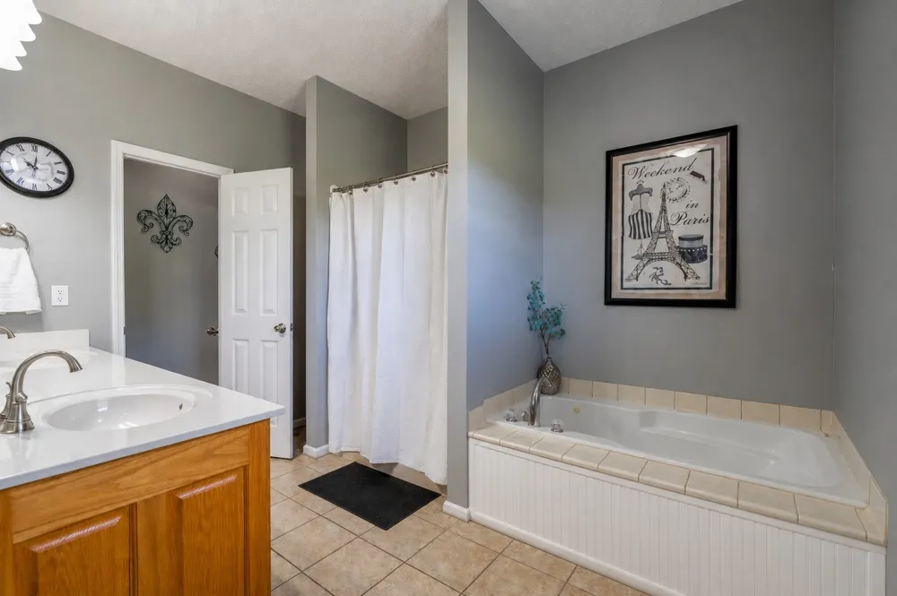 387 Center Point Dr Summertown, TN 38483